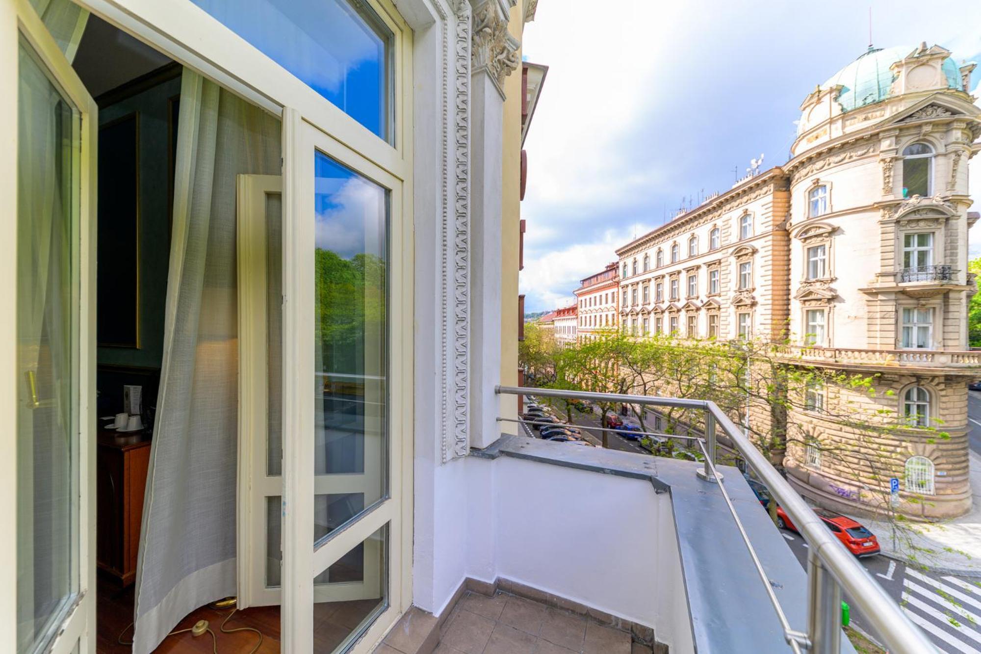 Hotel Kinsky Fountain Prague Exterior photo